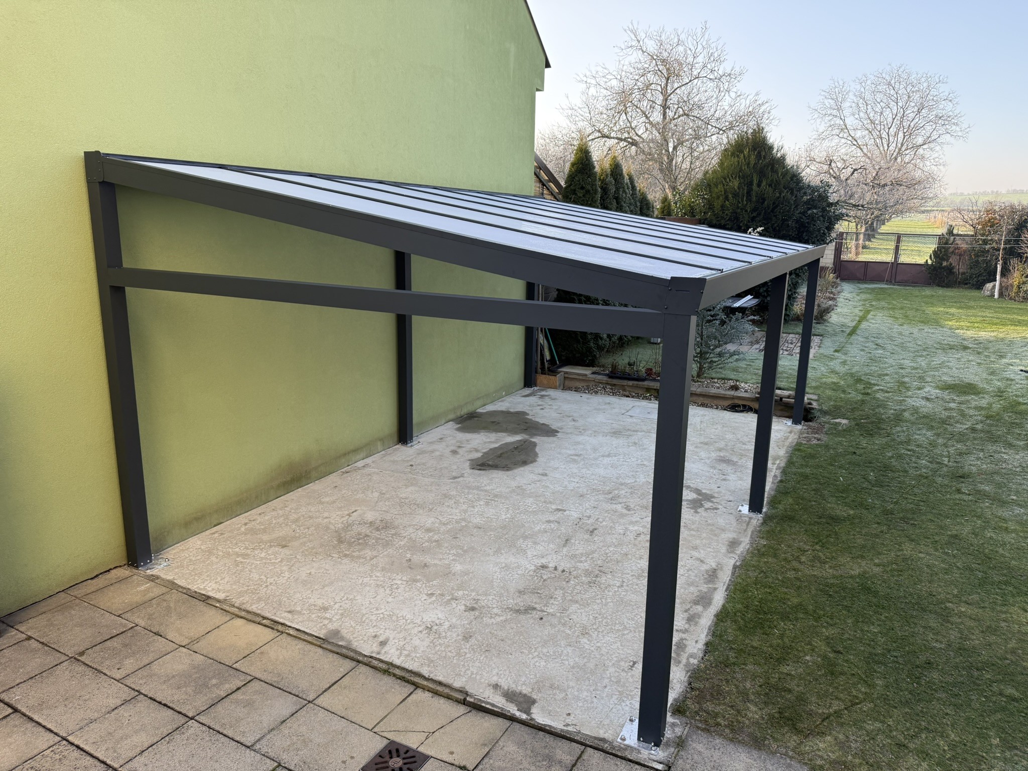 Hliníková pergola jako venkovní fitness zóna: Cvičení na čerstvém vzduchu po celý rok