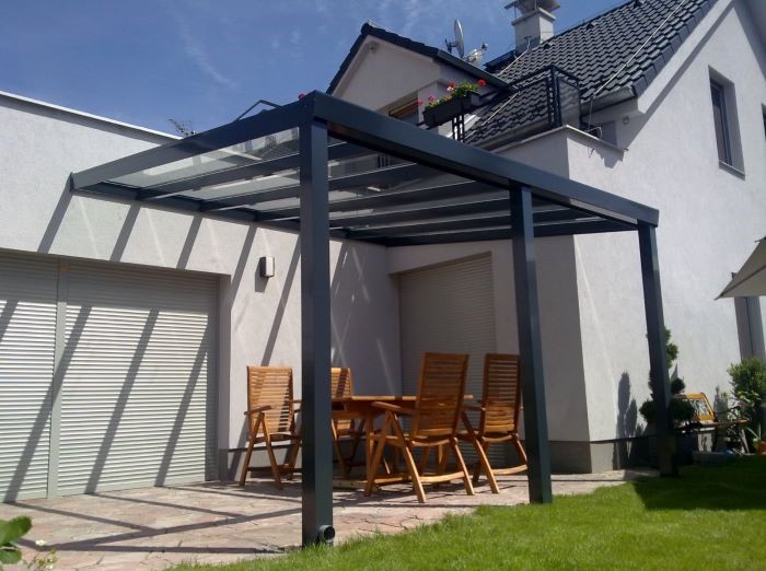 pergola černá s posezením